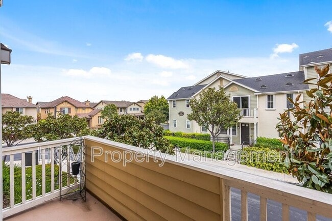 Building Photo - 315 Silk Tree