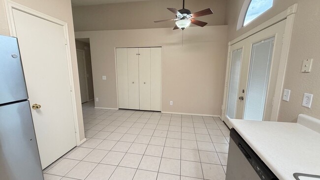 Building Photo - Freshly Painted 3 bedroom/2 bathroom Peoria Home!