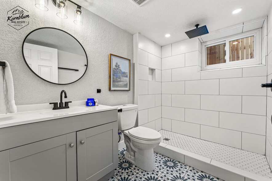 Basement bathroom - 3528 Krameria St
