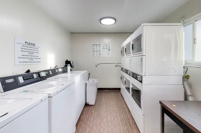 Building Photo - 1707 Shore Line Dr