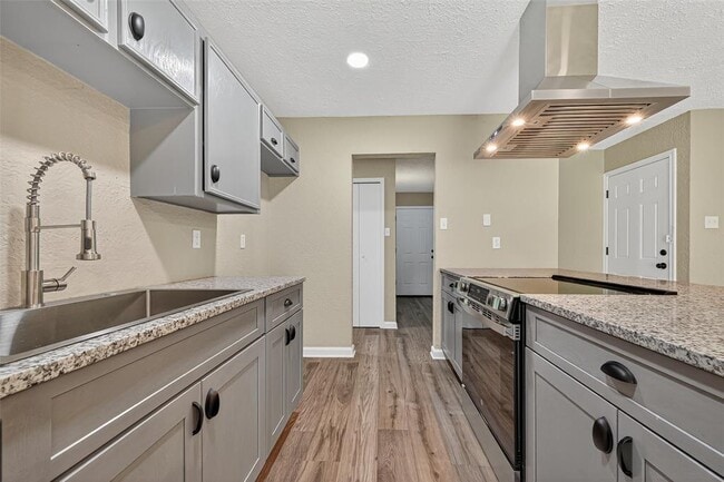 Building Photo - 17518 Autumn Hills Dr