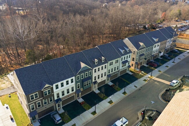 Building Photo - 1017 Venifena Terrace SE