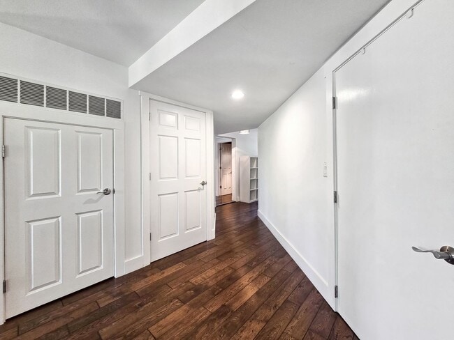 Building Photo - Stunning 4-Bedroom Home with Luxurious Mas...
