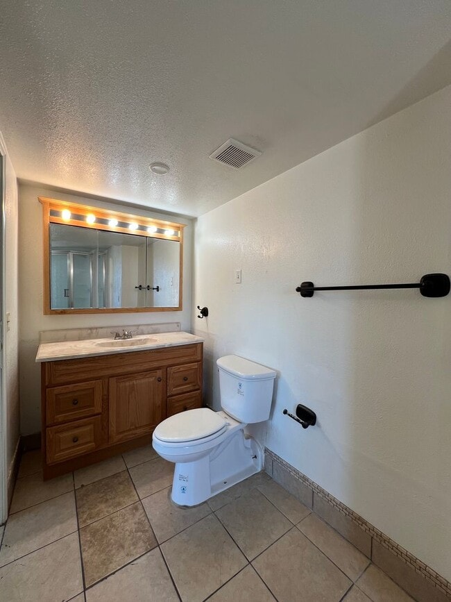 Building Photo - Beautiful 4 Bedroom 2 Bathroom Home