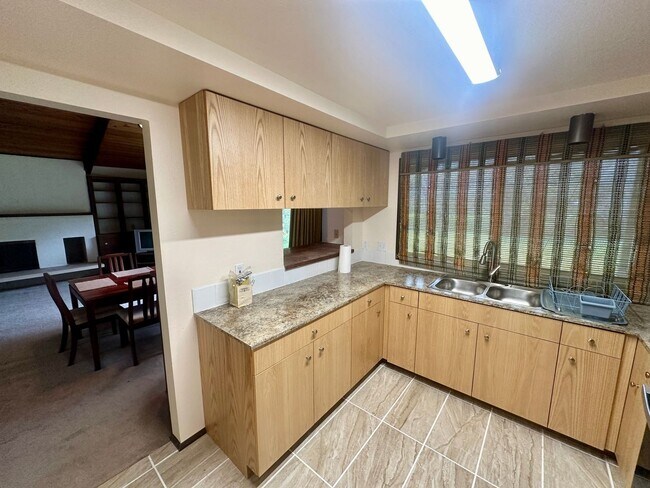 Building Photo - Volcano Golf Course - 3 Bedroom Home