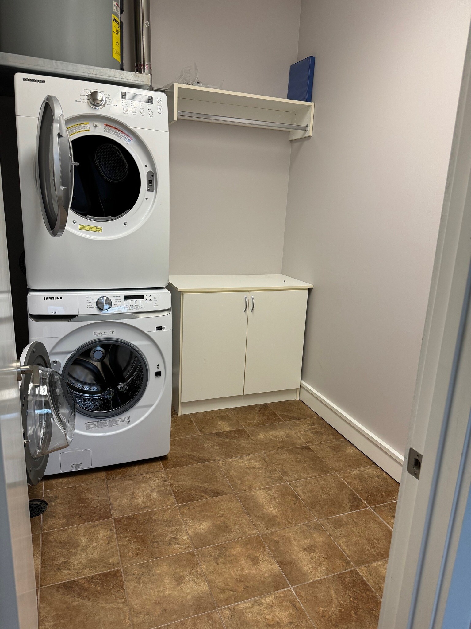 Building Photo - 246 E Main St