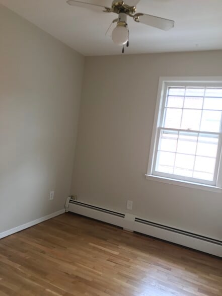 Bedroom - 1843 Clintonville St