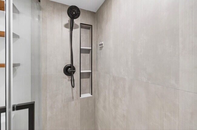 Building Photo - 50 SW 3rd Ave