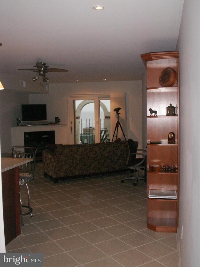 Building Photo - 10G Queen Elizabeth Ct