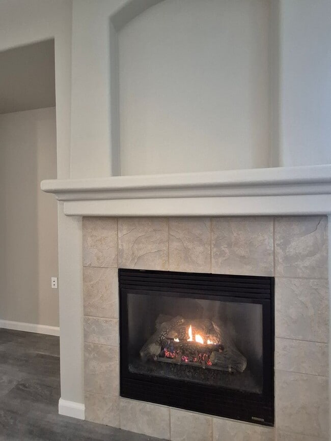 Building Photo - Now Leasing!! 3bd/2ba Gorgeous Single-Story Home Located In Roseville