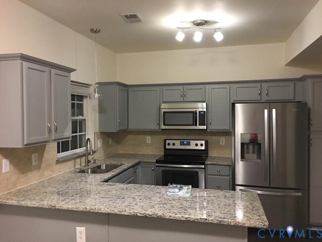 Building Photo - 2808 Queensland Dr