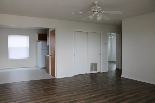 Building Photo - 102 Sweet Gum