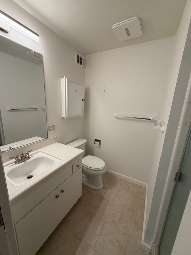 Building Photo - 3 Bed 2 Bath Duplex W/ Garage In Moraga