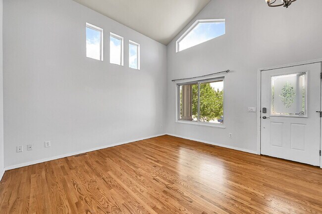 Building Photo - $2,995, 4 bed, 3.5 bath, located in Monume...