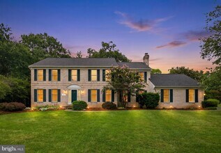 Building Photo - 7707 Lake Glen Dr