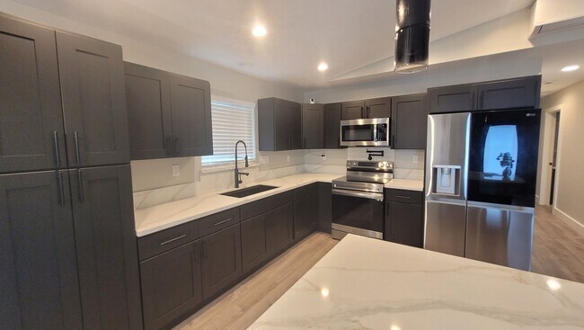 Building Photo - 3 bedroom, 2 Bath Home in Ainaloa Subdivision