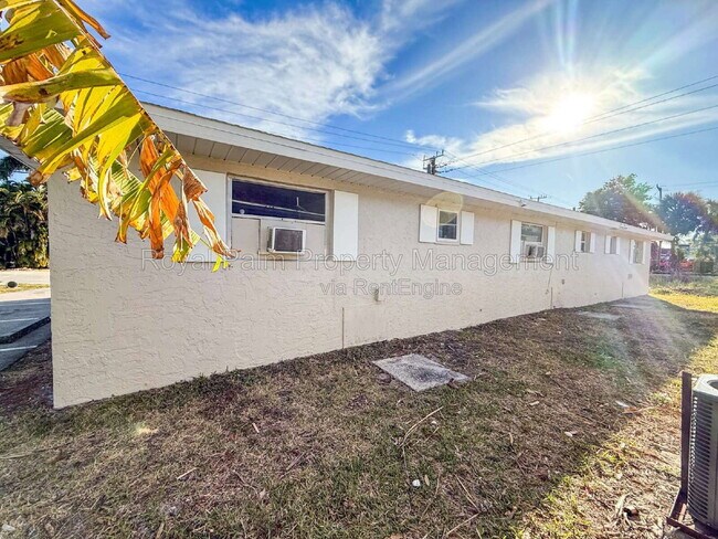 Building Photo - 3744 Estelle Ave