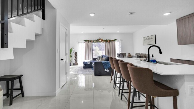 Building Photo - 415 NW 13 Ct