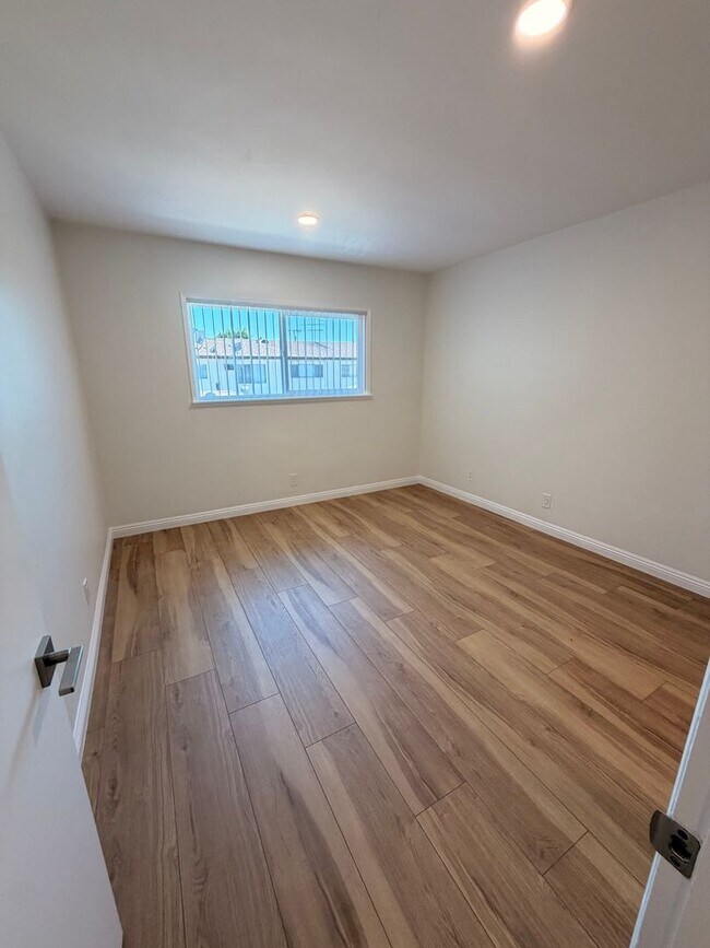 Building Photo - Completely Remodeled, Spacious 2 Bedroom Apartment For Rent w/ Parking!