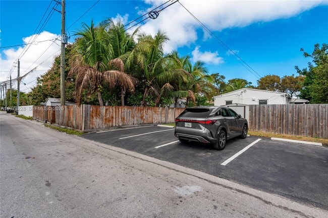 Building Photo - 1914 Dewey St
