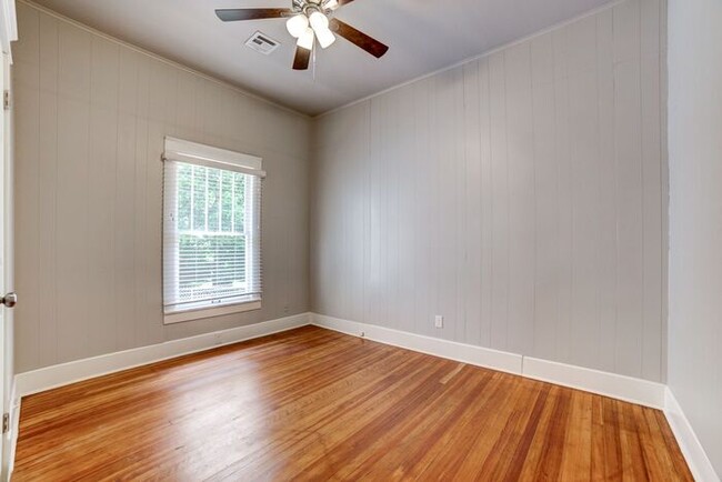 Building Photo - Remodeled Historic 3 Bedroom in The Heights!