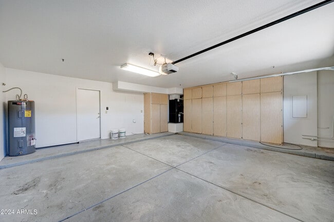 Building Photo - 8804 E Charter Oak Dr