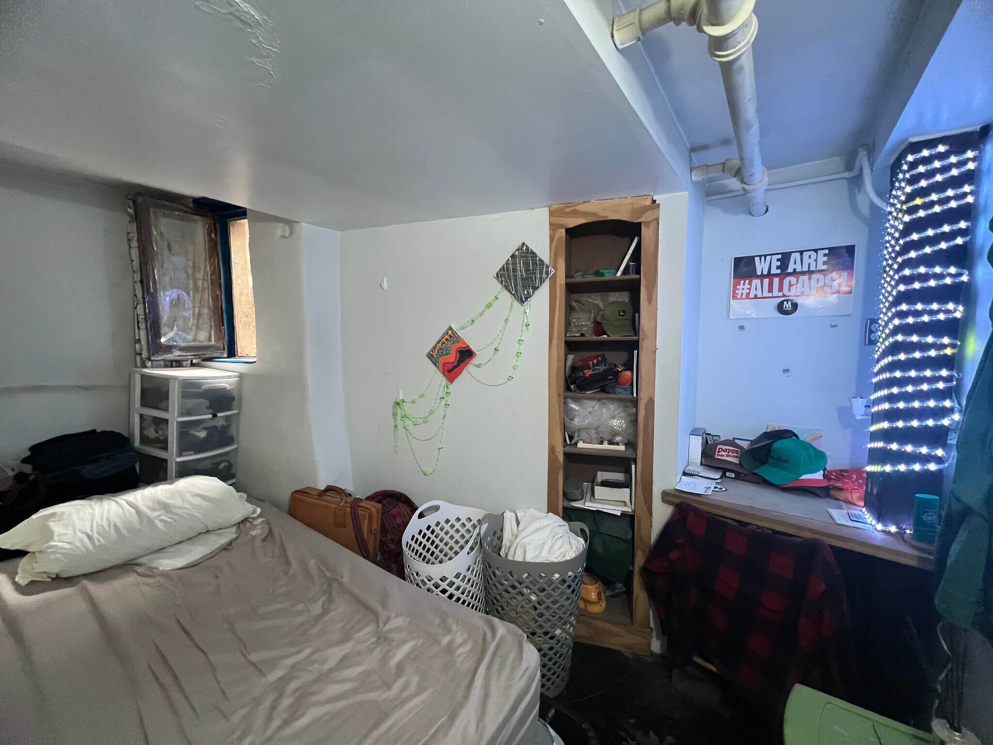 Building Photo - 1620 W Thome Ave