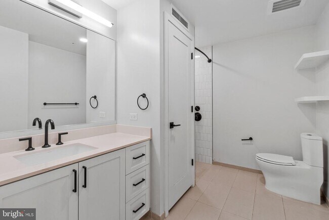 Building Photo - 1211 Van St SE