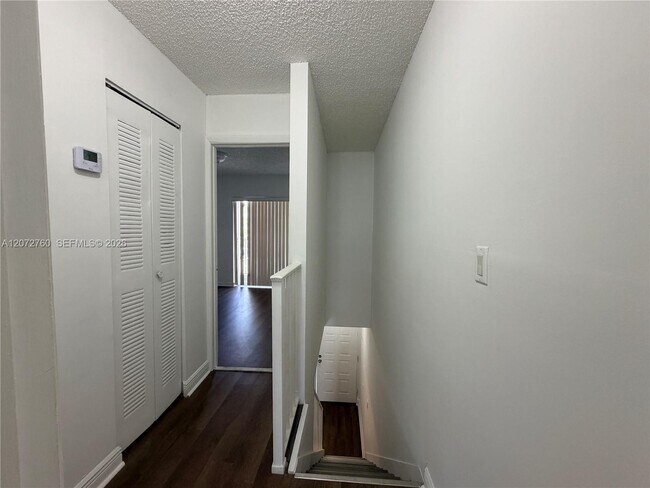 Building Photo - 2710 W 76th St