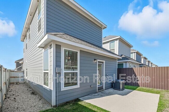 Building Photo - 3413 Valley Vista Dr