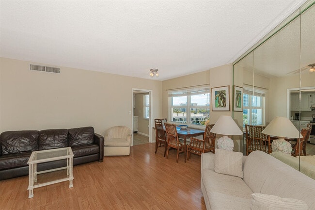 Building Photo - 710 N Ocean Blvd