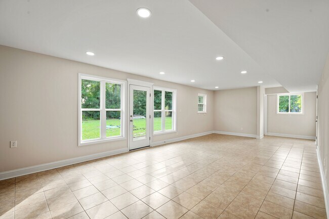 Building Photo - 607 Longleaf Ave