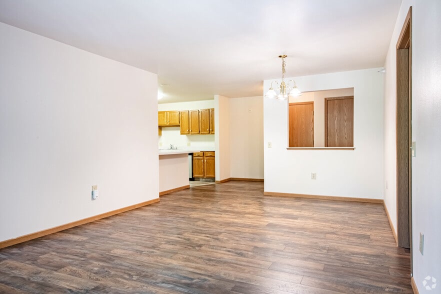 2BR, 2BA - 1087SF - Living Room - Monarch at Middleton Shores