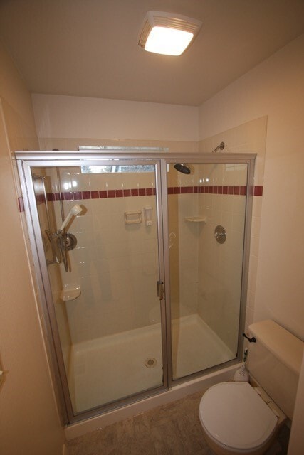 Building Photo - Large 3 Bedroom Updated Townhouse w/ Fence...