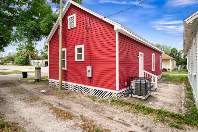 Building Photo - 1901 Redell St