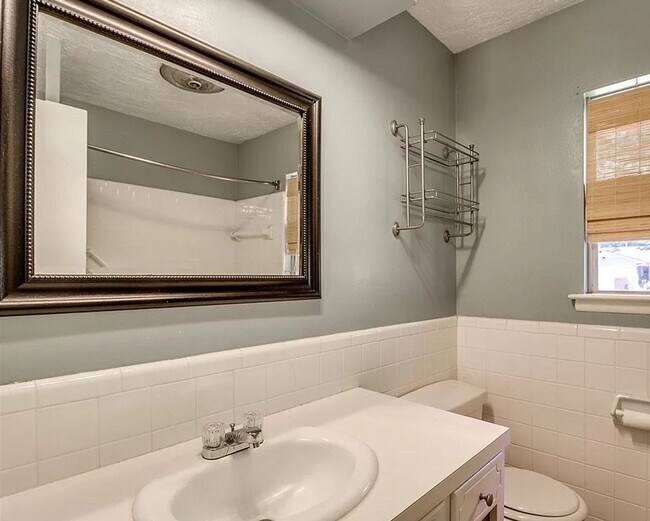 Building Photo - Charming 3 Bed, 1.5 Bath Home in Central Norman