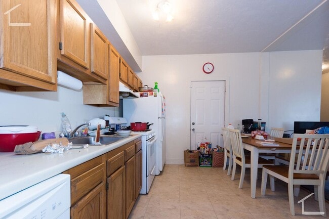 Building Photo - 3-bed BU-GAP SEPT2026