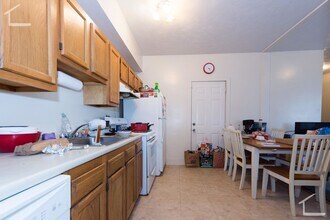 Building Photo - Convenient Location. Wals to BU Campus, Short Walk to T.Laundry, Parking for Rent