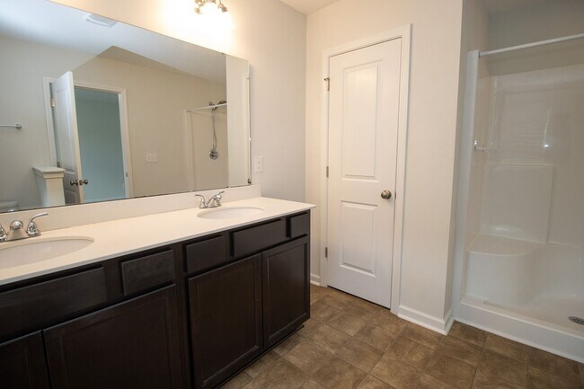 Building Photo - 22 Routhland Ct