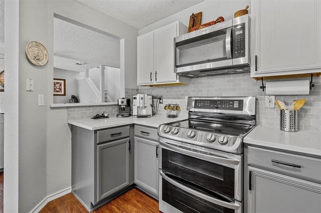 Building Photo - 2202 Barton Springs Dr