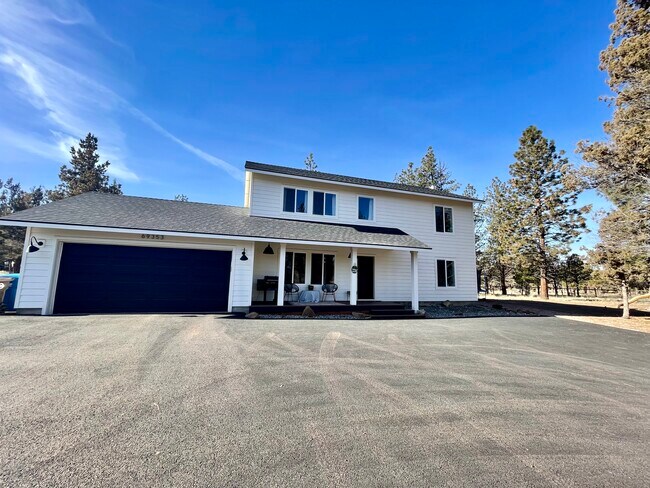 Building Photo - 69353 Hinkle Butte Dr