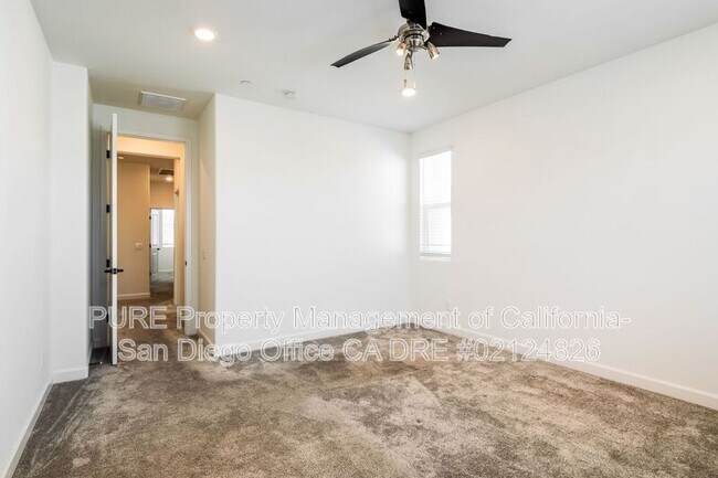 Building Photo - 812 Mateo St