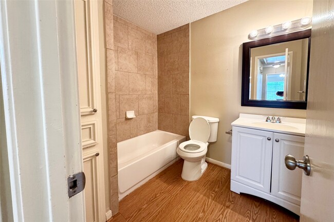 Building Photo - 3511 Palm Grove Dr