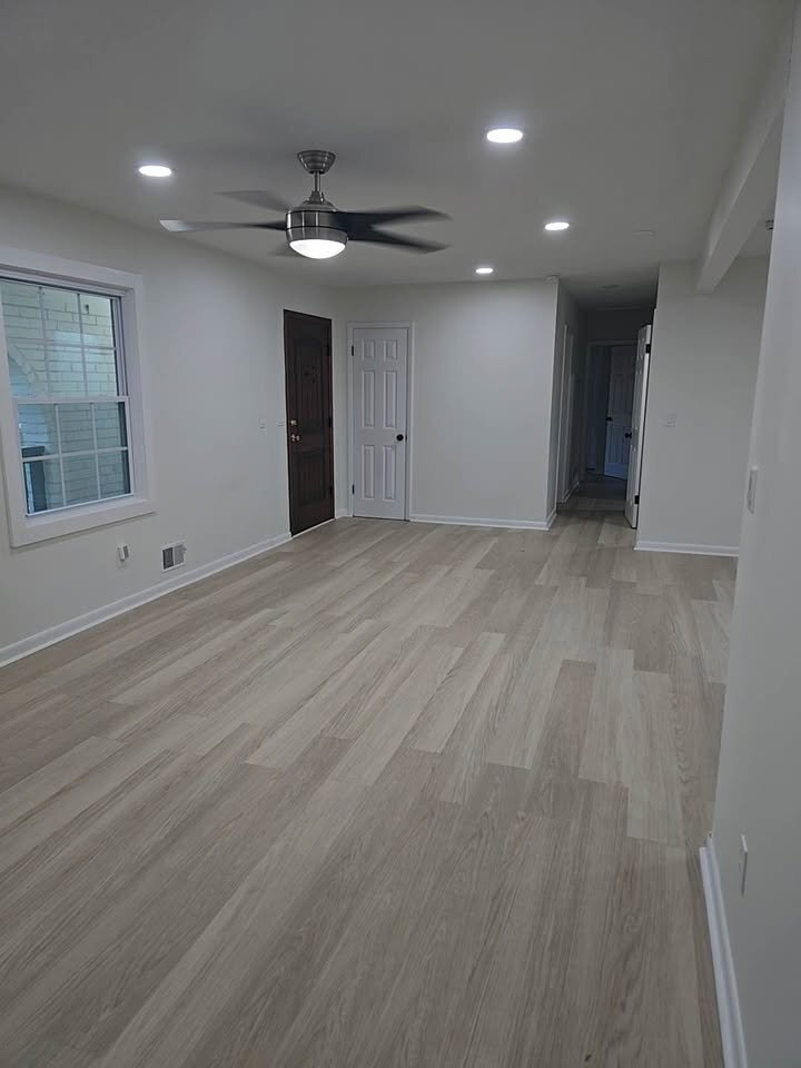 Building Photo - 2347 Greenway Dr