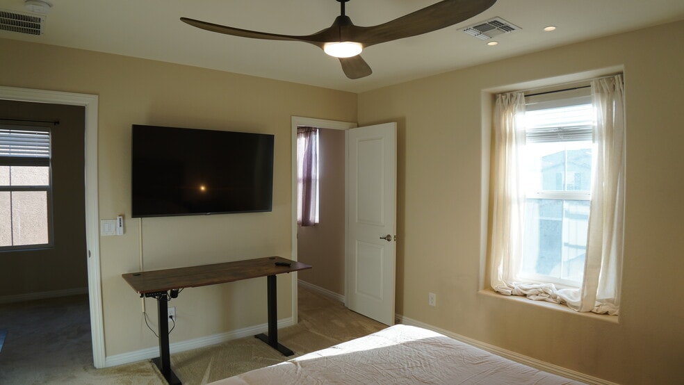 Building Photo - 5532 Autumn Cliffs Way