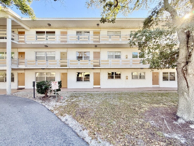 Building Photo - 911 Washington Ave SW