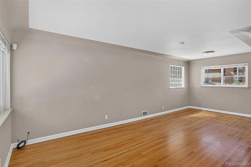 Building Photo - 2527 S University Blvd