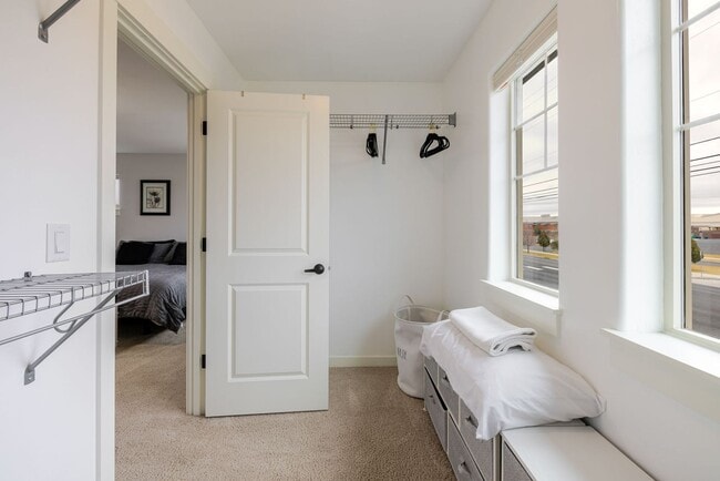 Building Photo - Charming Redmond Craftsman Retreat – Stylish 3-Bed, 3-Bath Home with Community Amenities