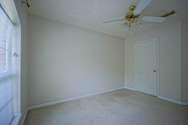 Building Photo - 918 Featherbrook Ct