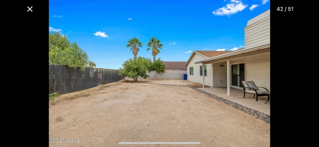 Building Photo - Gorgeous Remodeled Home w/Community Pool i...
